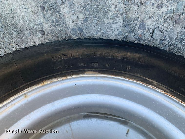 image for item DP8642 2000 Mack CH613  semi truck