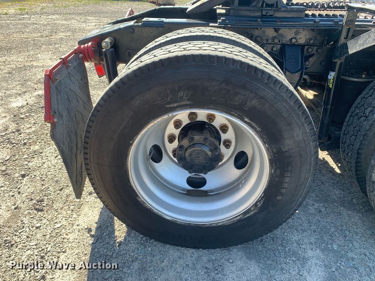 image for item DP8642 2000 Mack CH613  semi truck