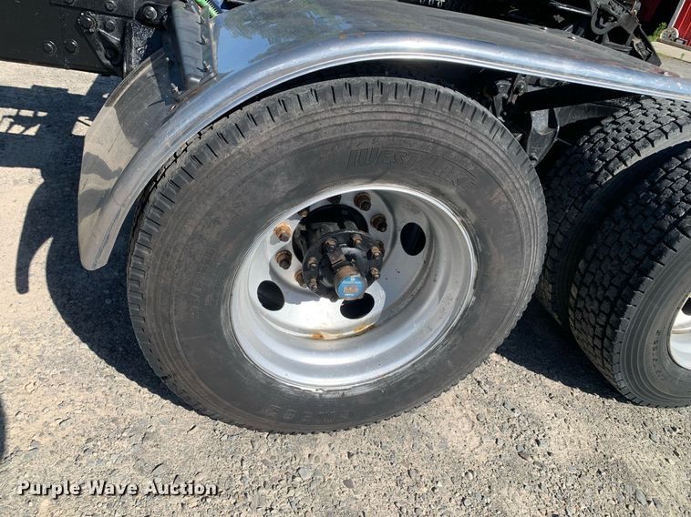 image for item DP8642 2000 Mack CH613  semi truck