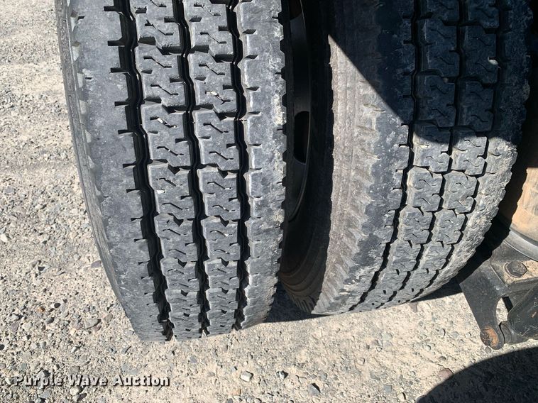 image for item DP8642 2000 Mack CH613  semi truck