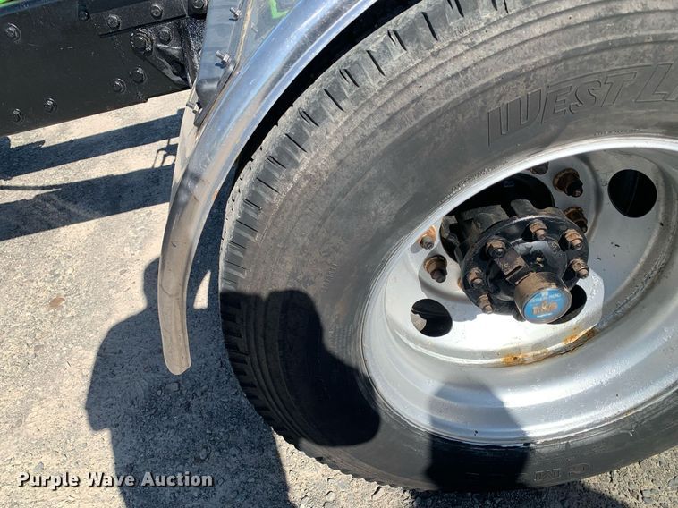 image for item DP8642 2000 Mack CH613  semi truck