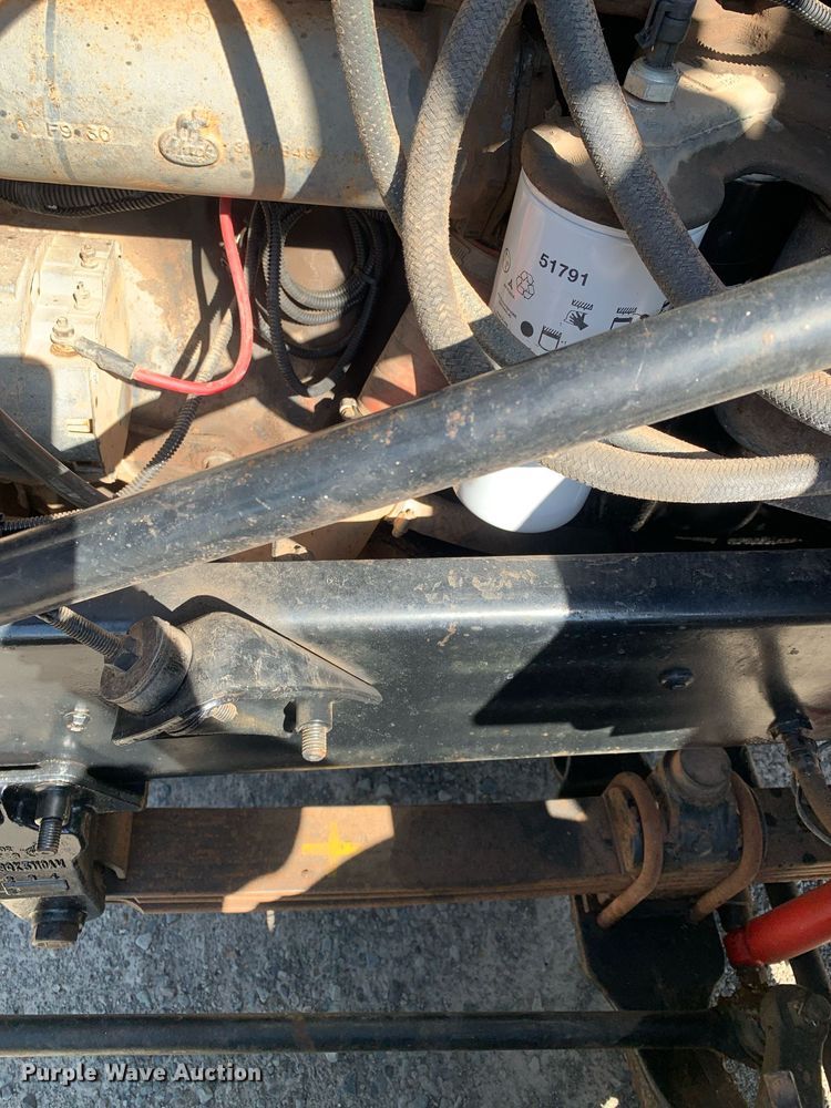 image for item DP8642 2000 Mack CH613  semi truck