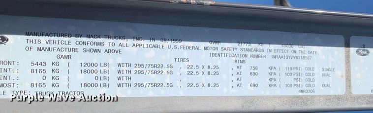 image for item DP8642 2000 Mack CH613  semi truck