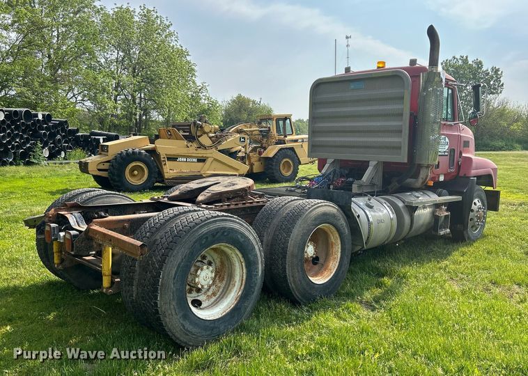 image for item DR4628 1995 Mack CH613  semi truck