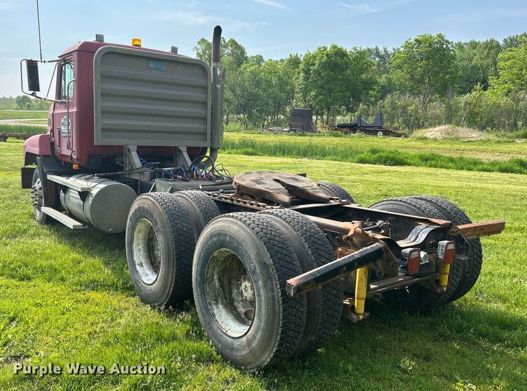 image for item DR4628 1995 Mack CH613  semi truck