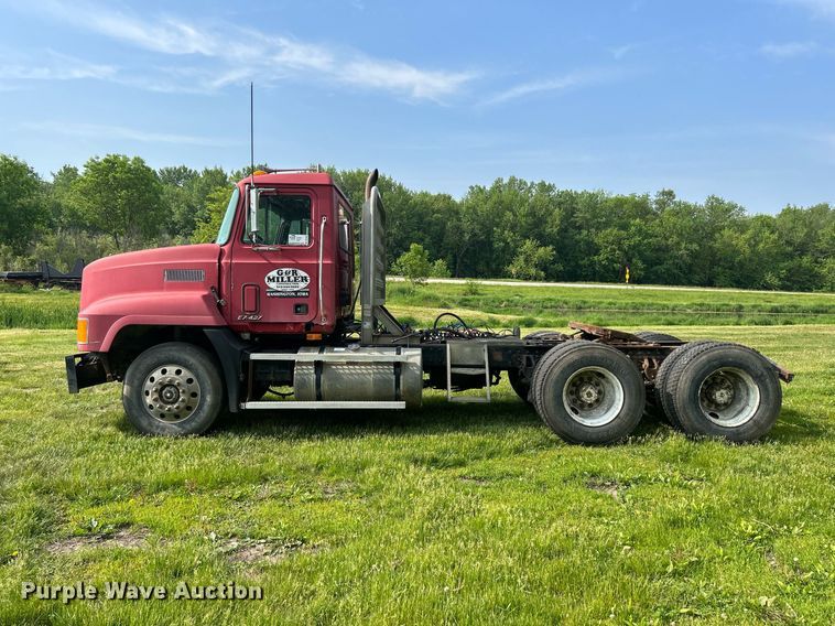 image for item DR4628 1995 Mack CH613  semi truck