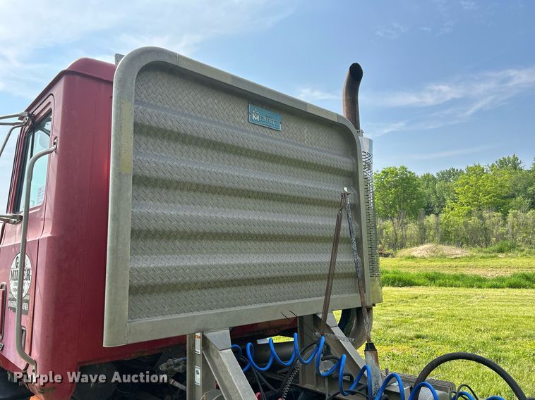 image for item DR4628 1995 Mack CH613  semi truck