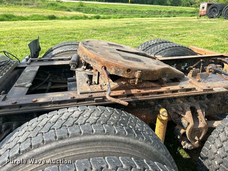 image for item DR4628 1995 Mack CH613  semi truck