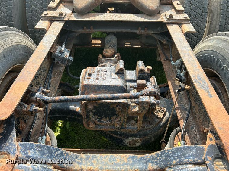 image for item DR4628 1995 Mack CH613  semi truck