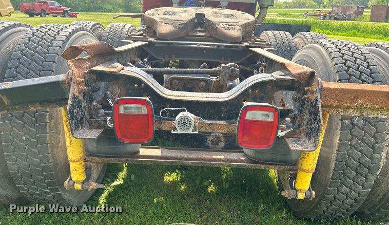 image for item DR4628 1995 Mack CH613  semi truck