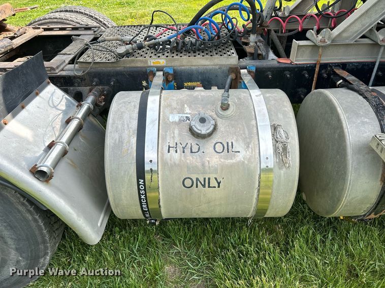 image for item DR4628 1995 Mack CH613  semi truck