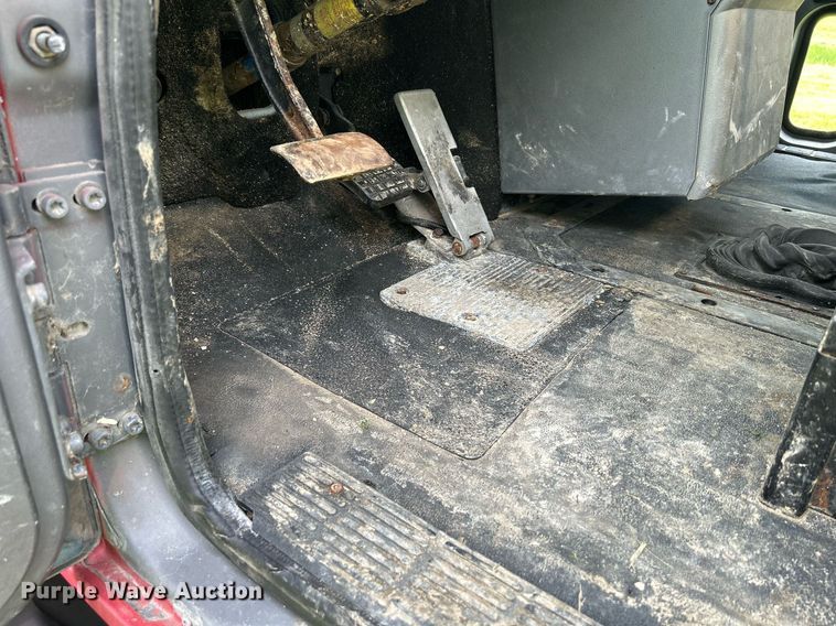 image for item DR4628 1995 Mack CH613  semi truck