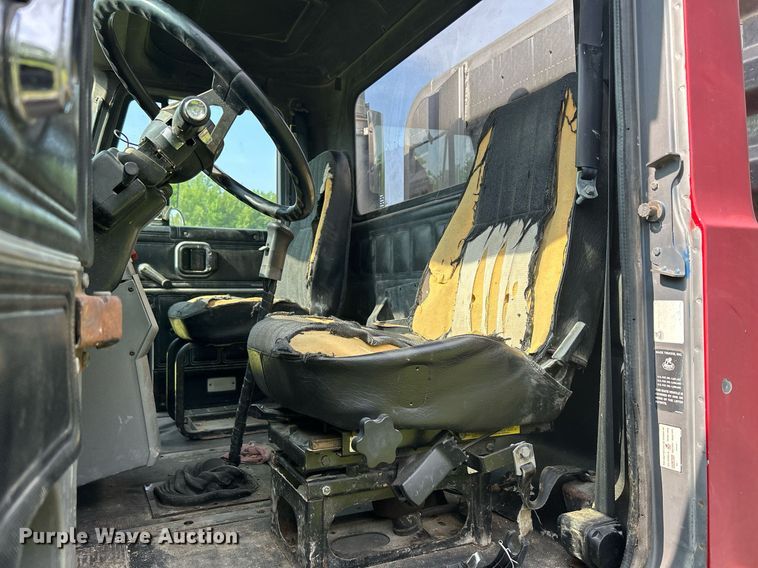 image for item DR4628 1995 Mack CH613  semi truck