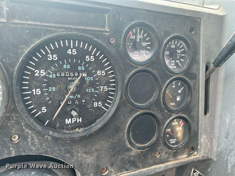 image for item DR4628 1995 Mack CH613  semi truck