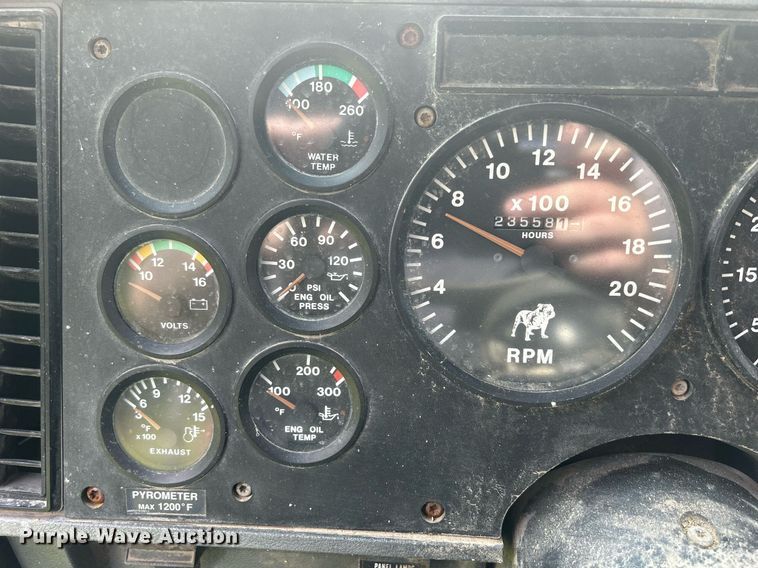 image for item DR4628 1995 Mack CH613  semi truck