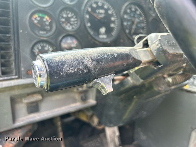 image for item DR4628 1995 Mack CH613  semi truck