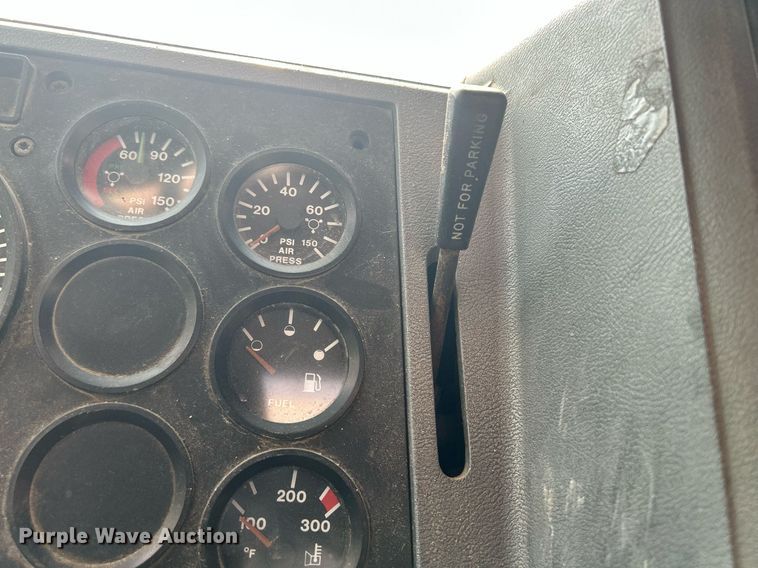 image for item DR4628 1995 Mack CH613  semi truck