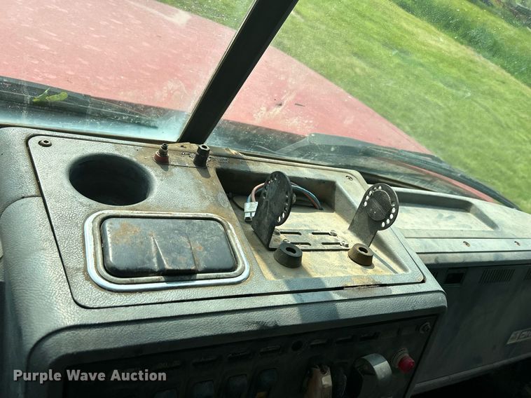 image for item DR4628 1995 Mack CH613  semi truck