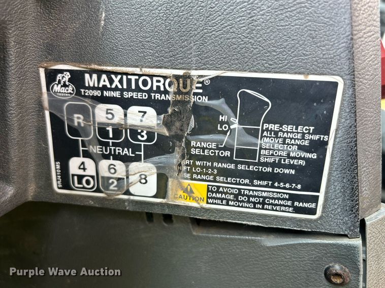 image for item DR4628 1995 Mack CH613  semi truck