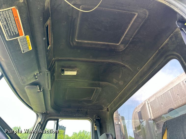 image for item DR4628 1995 Mack CH613  semi truck