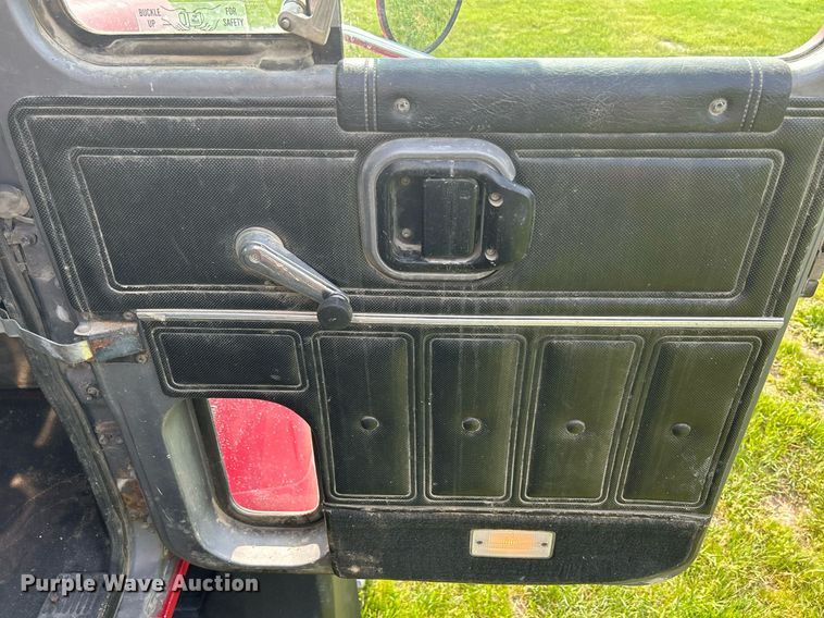 image for item DR4628 1995 Mack CH613  semi truck