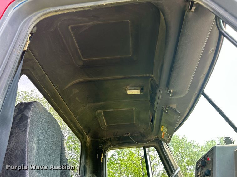 image for item DR4628 1995 Mack CH613  semi truck