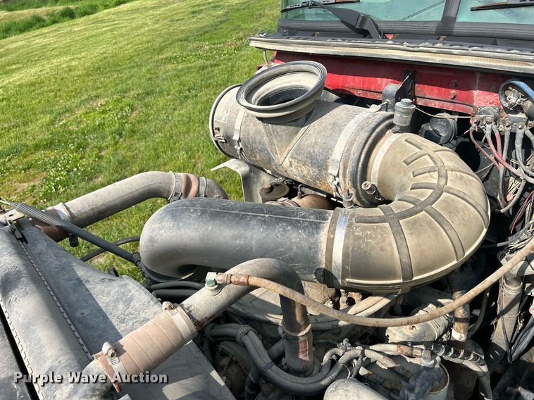 image for item DR4628 1995 Mack CH613  semi truck