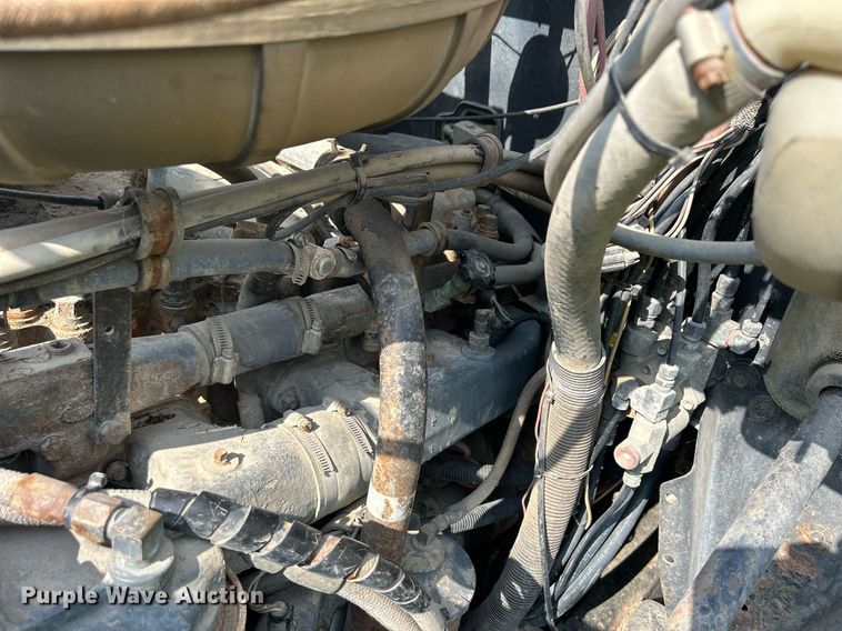 image for item DR4628 1995 Mack CH613  semi truck