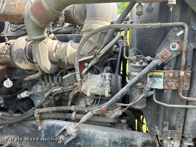 image for item DR4628 1995 Mack CH613  semi truck