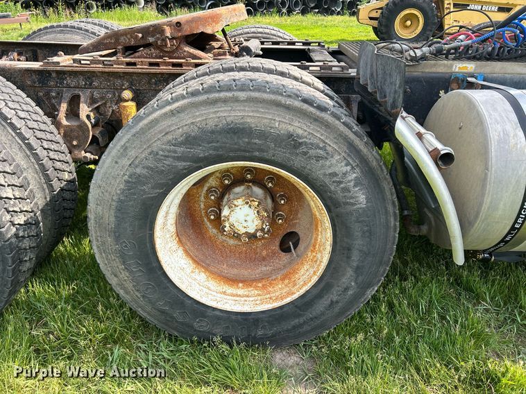 image for item DR4628 1995 Mack CH613  semi truck