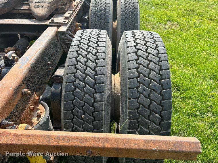 image for item DR4628 1995 Mack CH613  semi truck