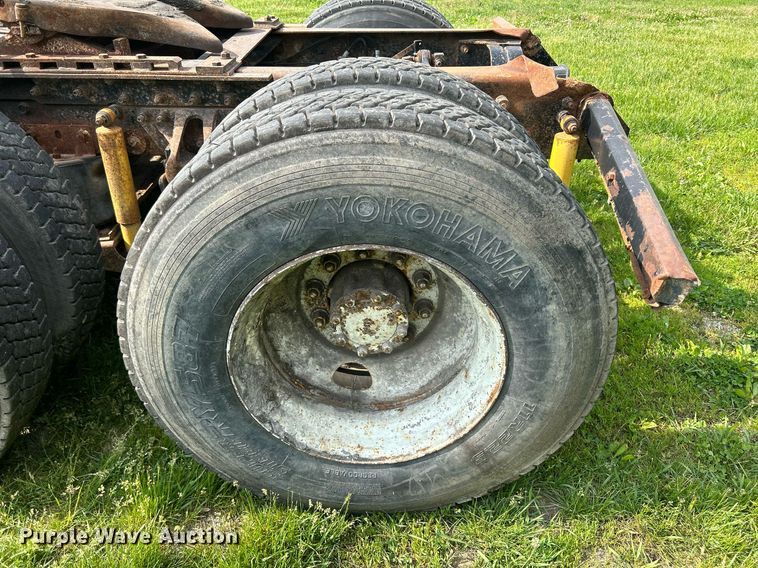 image for item DR4628 1995 Mack CH613  semi truck