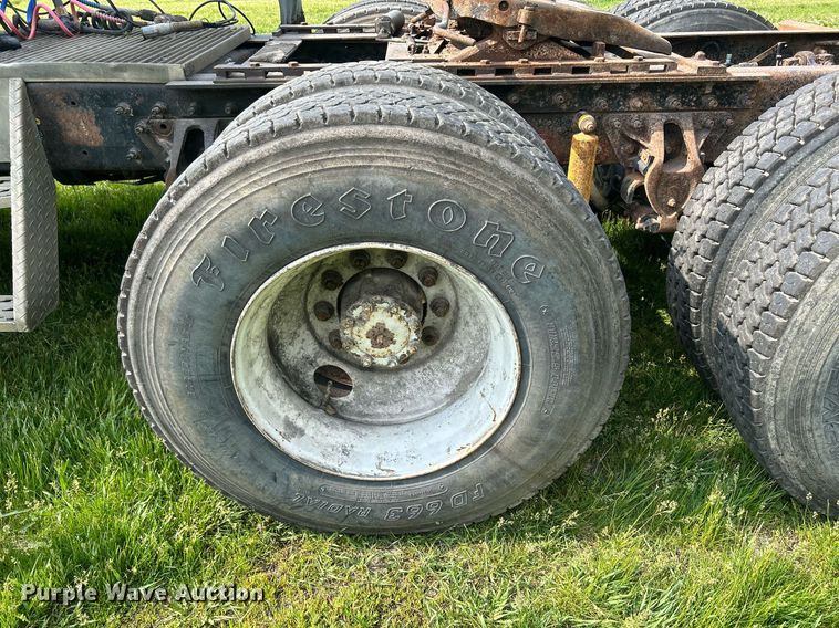 image for item DR4628 1995 Mack CH613  semi truck