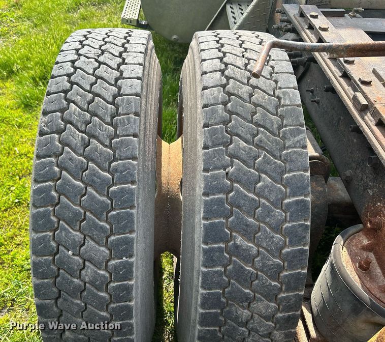 image for item DR4628 1995 Mack CH613  semi truck