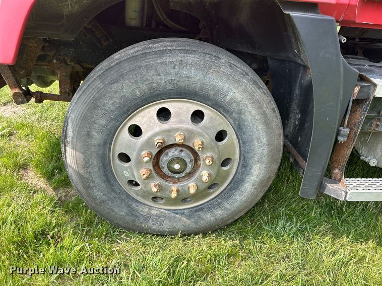 image for item DR4628 1995 Mack CH613  semi truck