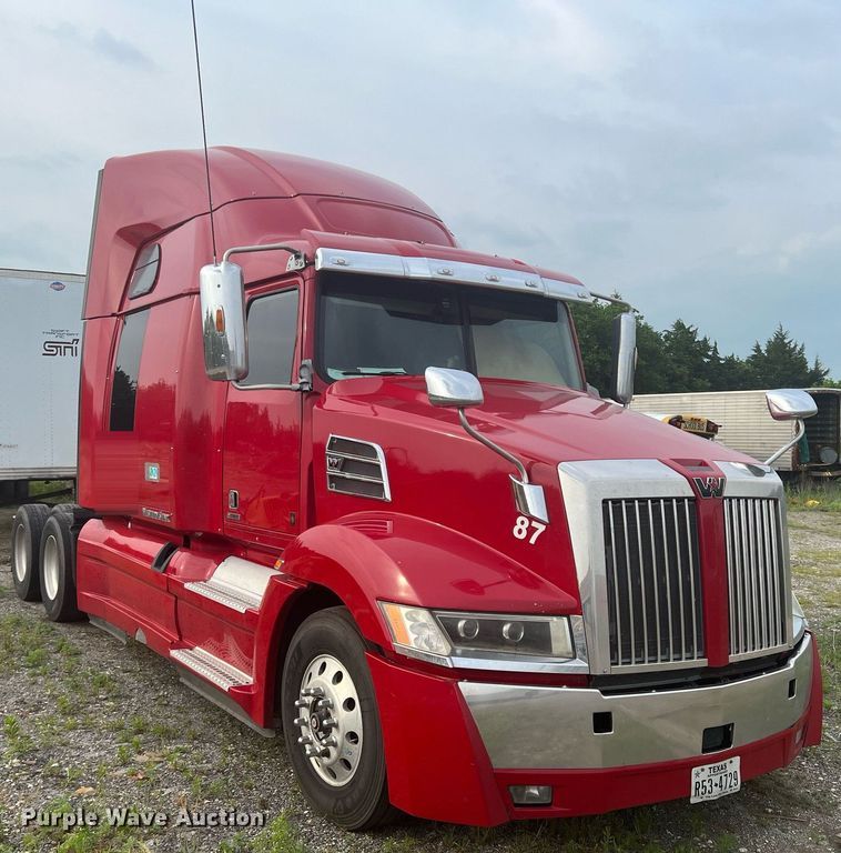 image for item DR5711 2016 Western Star 5700  semi truck