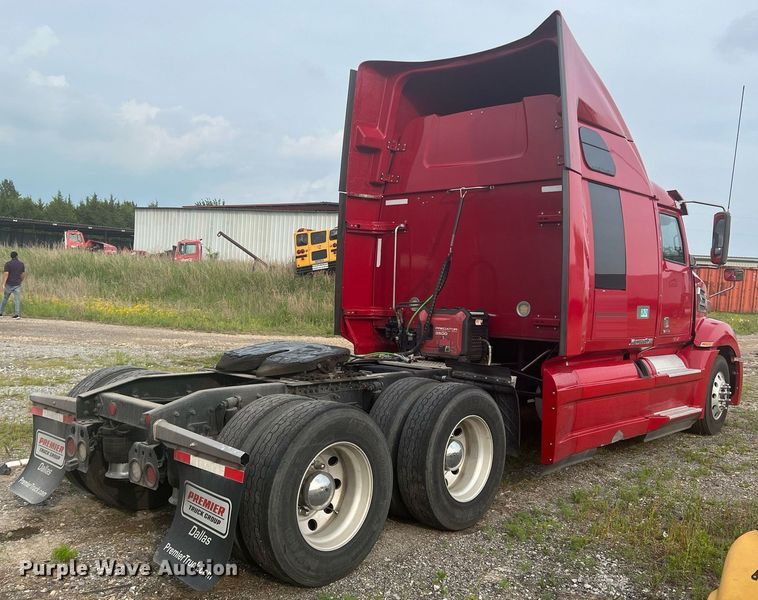 image for item DR5711 2016 Western Star 5700  semi truck