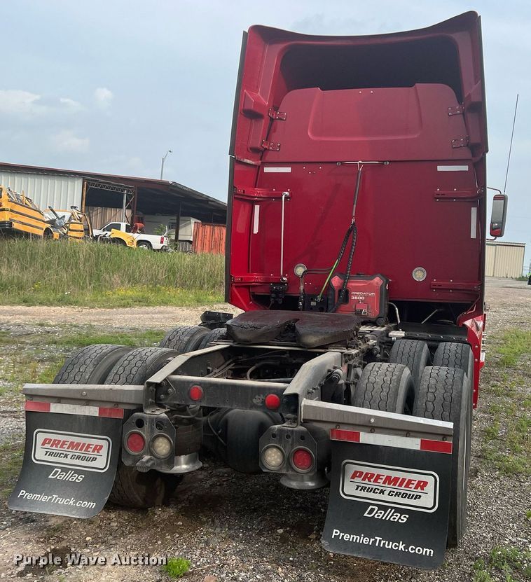 image for item DR5711 2016 Western Star 5700  semi truck