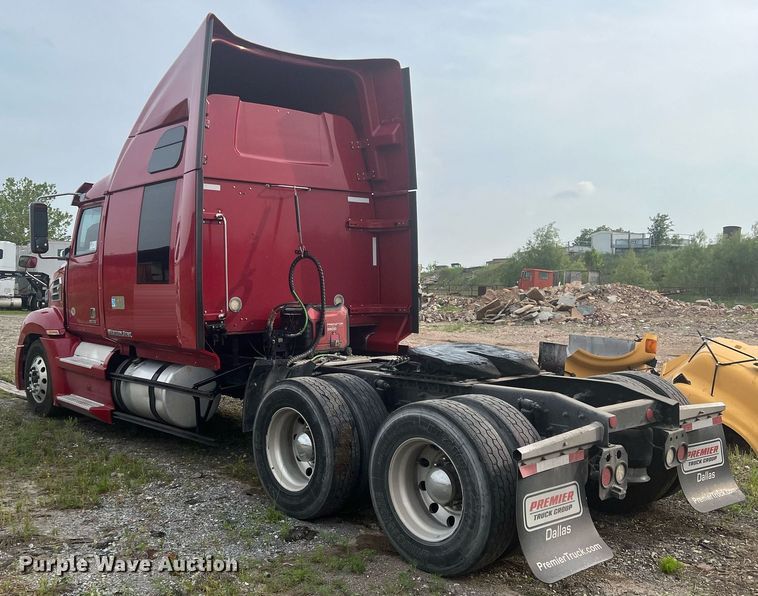 image for item DR5711 2016 Western Star 5700  semi truck