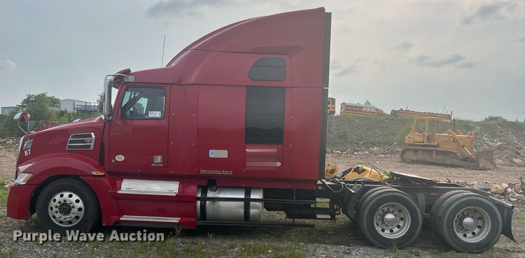 image for item DR5711 2016 Western Star 5700  semi truck