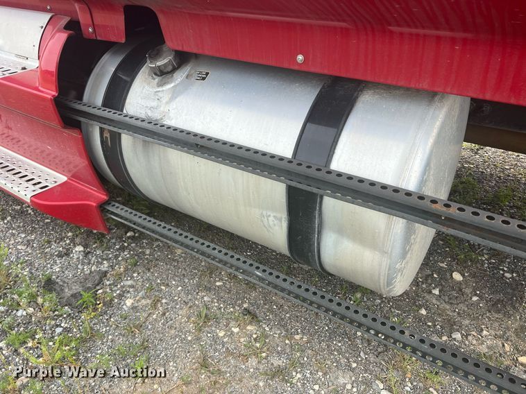 image for item DR5711 2016 Western Star 5700  semi truck