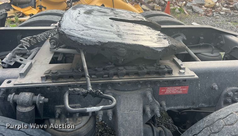 image for item DR5711 2016 Western Star 5700  semi truck