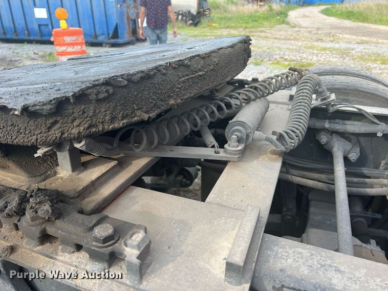 image for item DR5711 2016 Western Star 5700  semi truck