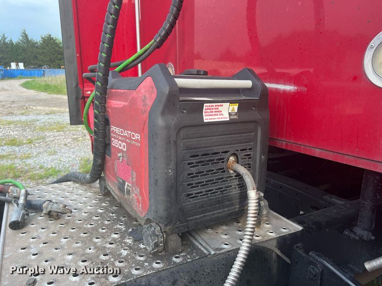 image for item DR5711 2016 Western Star 5700  semi truck