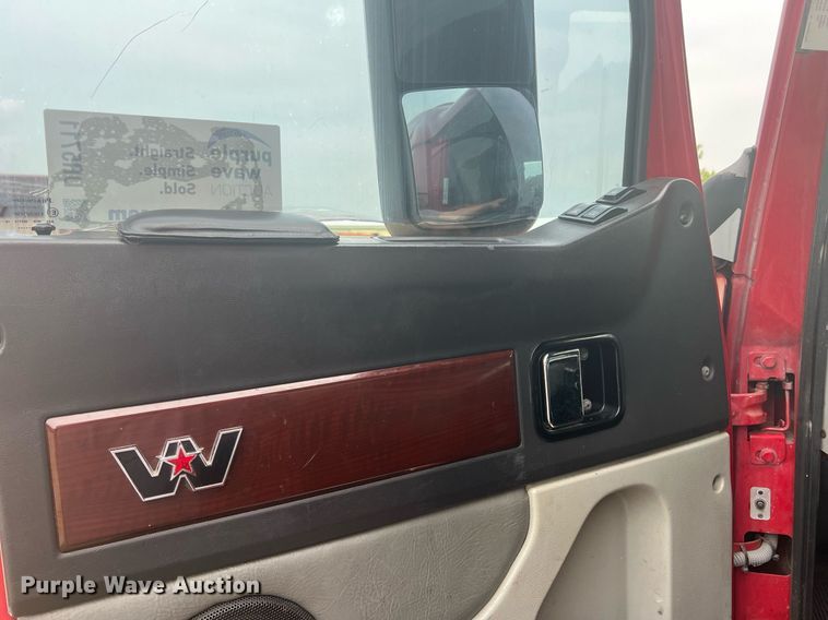 image for item DR5711 2016 Western Star 5700  semi truck