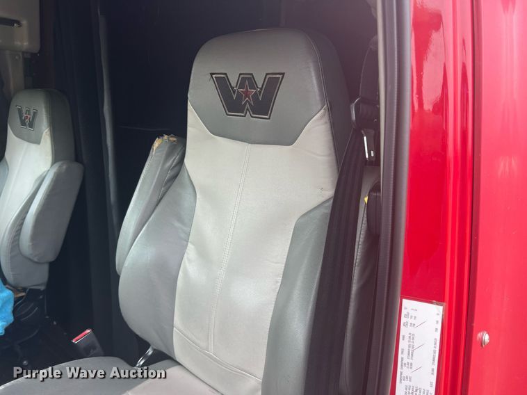 image for item DR5711 2016 Western Star 5700  semi truck