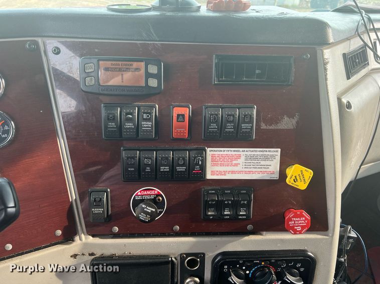 image for item DR5711 2016 Western Star 5700  semi truck