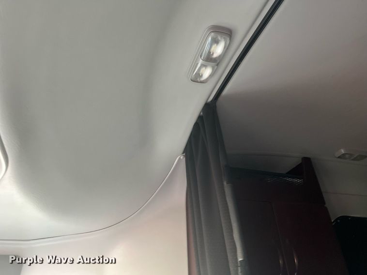 image for item DR5711 2016 Western Star 5700  semi truck