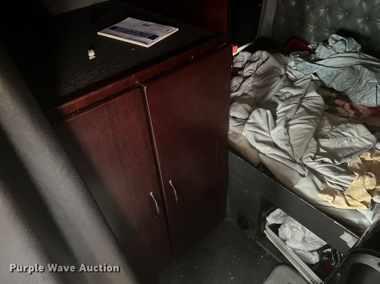 image for item DR5711 2016 Western Star 5700  semi truck