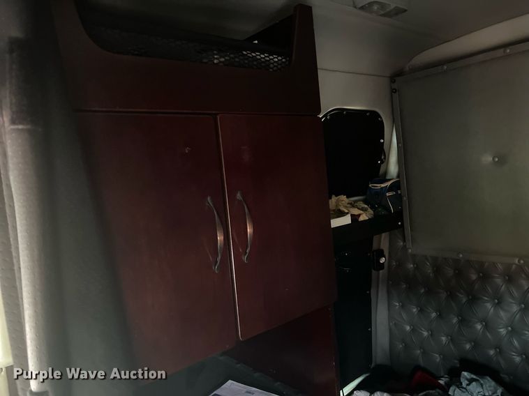 image for item DR5711 2016 Western Star 5700  semi truck